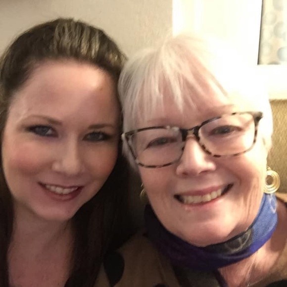 Meet your Posher, Lindsay - Picture 2 of 5